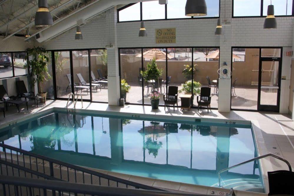 Doubletree By Hilton Pittsburgh Monroeville Convention Center Exterior photo